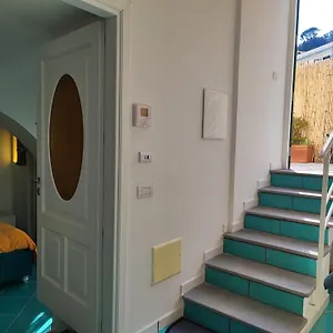https://amalfi-small-wonder-tiny-town-house.hotels-amalfi.com